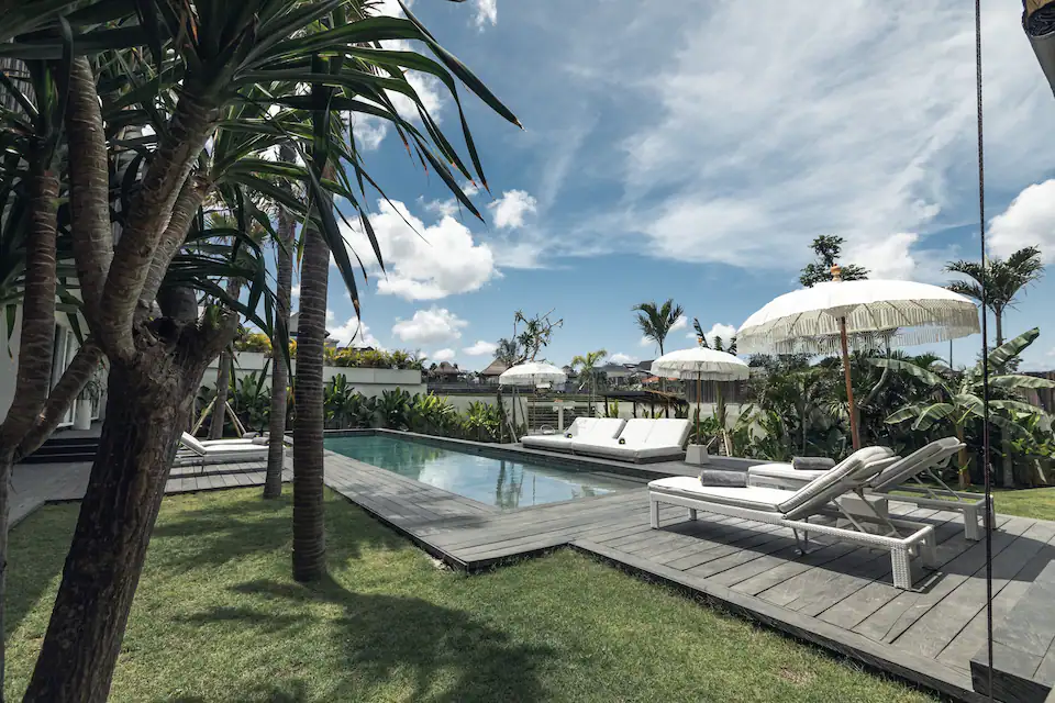 BOHEMIAN 5 BEDROOM VILLA FOR SALE LEASEHOLD IN UMALAS BE-528 